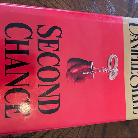 Danielle Steel hardcover books | set of 4 - Picture 2 of 12